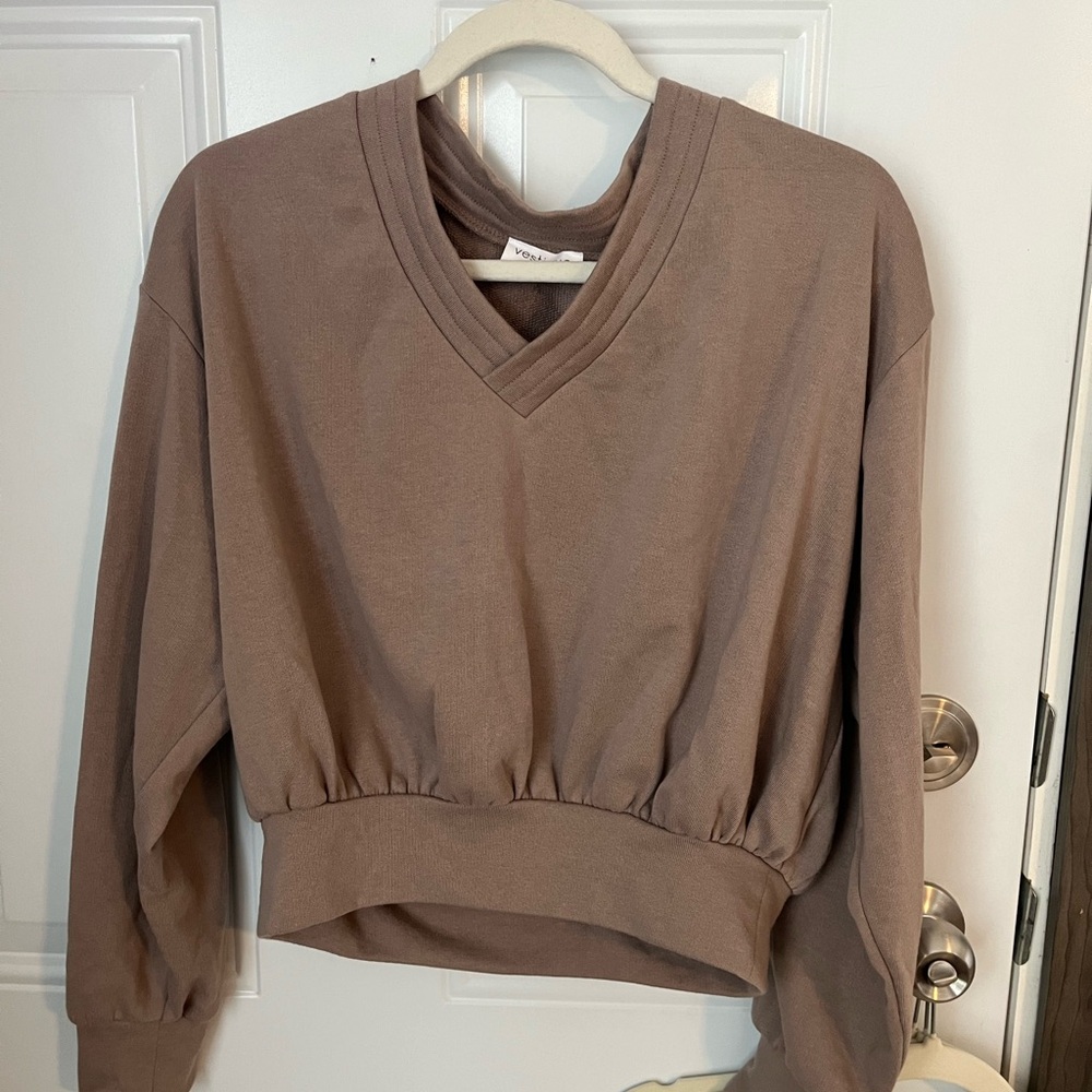 Vestique Cropped Sweater - Brown
